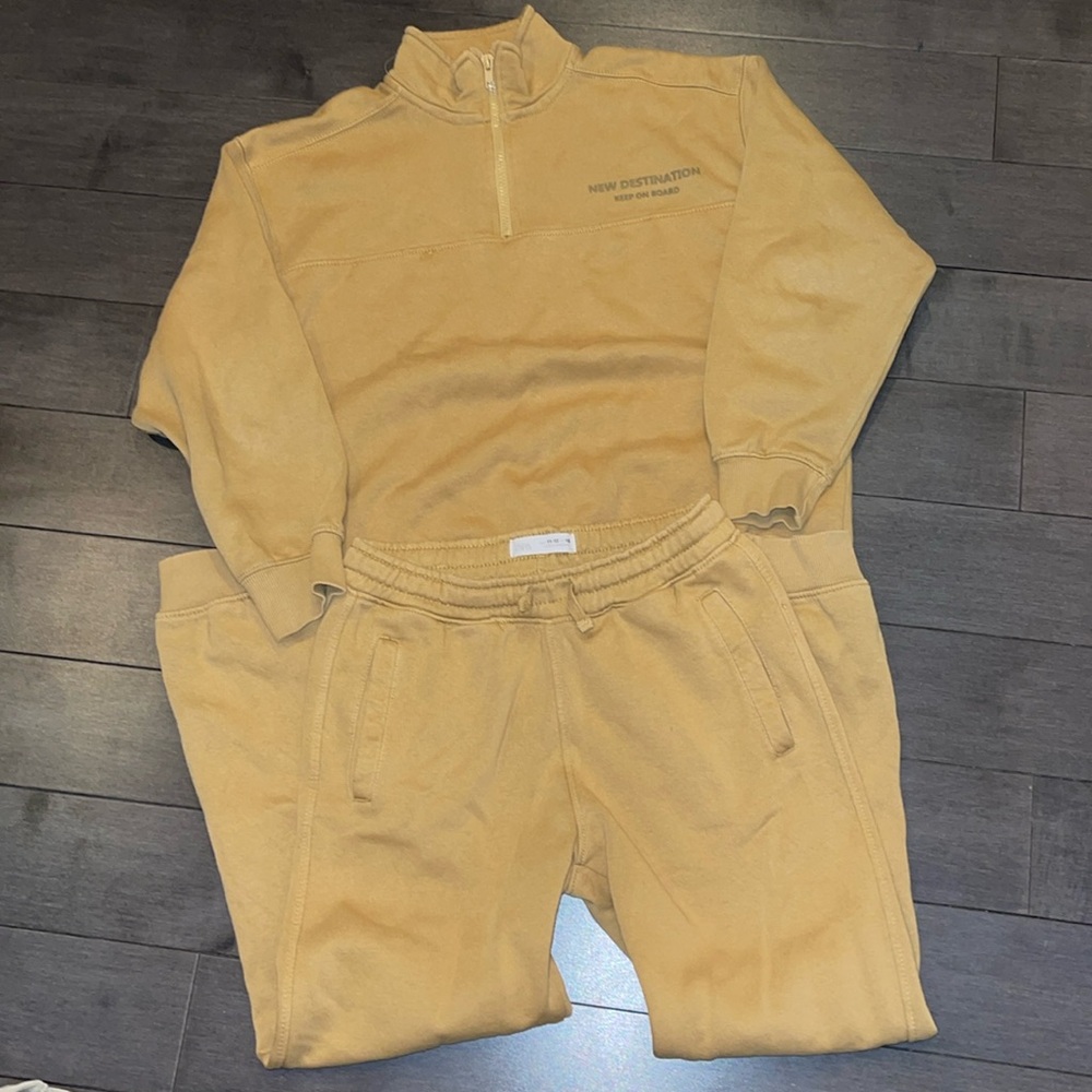 2 piece sweatshirt/sweatpants set.